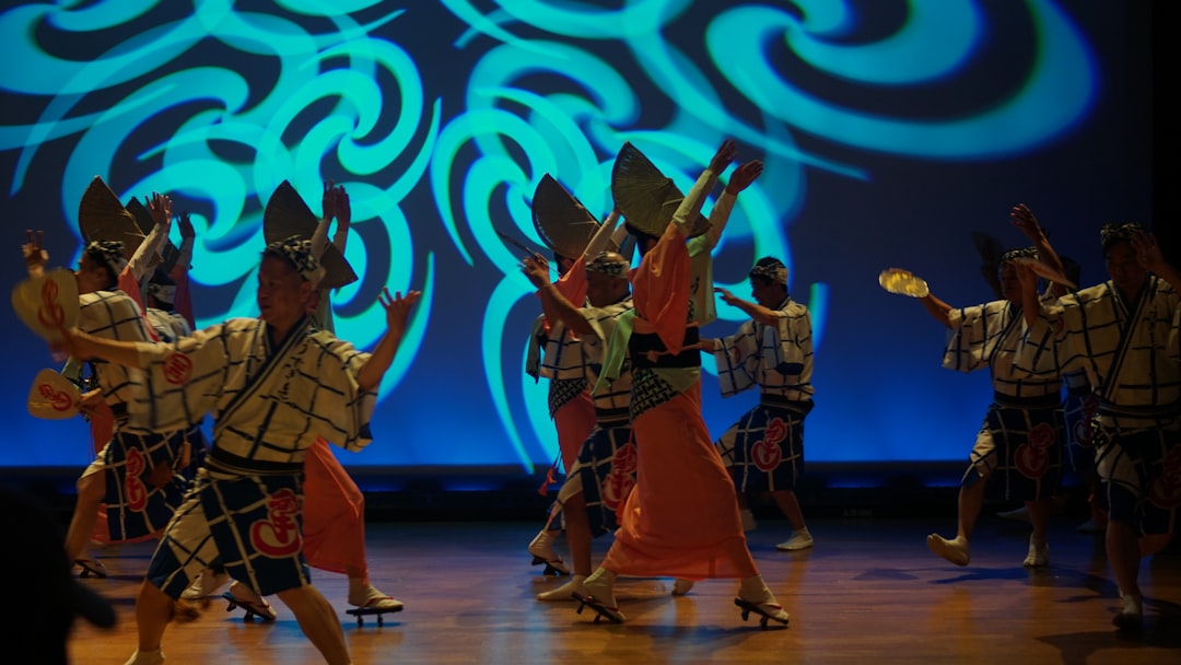 Niezwykłe obrzędy ludowe: Tradycje i rytuały 1 Photo Folk dance